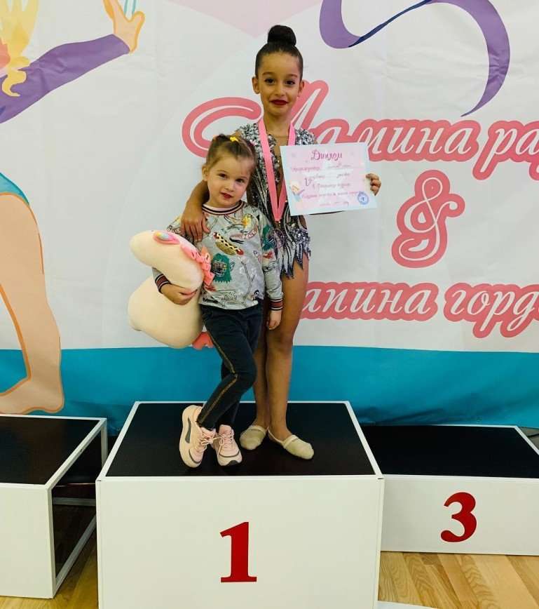 Дочь Ксении Бородиной заняла первое место на соревнованиях по гимнастике