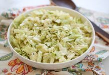 Швидка капуста з кунжутом і соєвим соусом: рецепт свіжого смаку за 5 хвилин