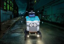 Чому люди відчувають симпатію до робіт-доставників? Психологія нашого дивного зв’язку